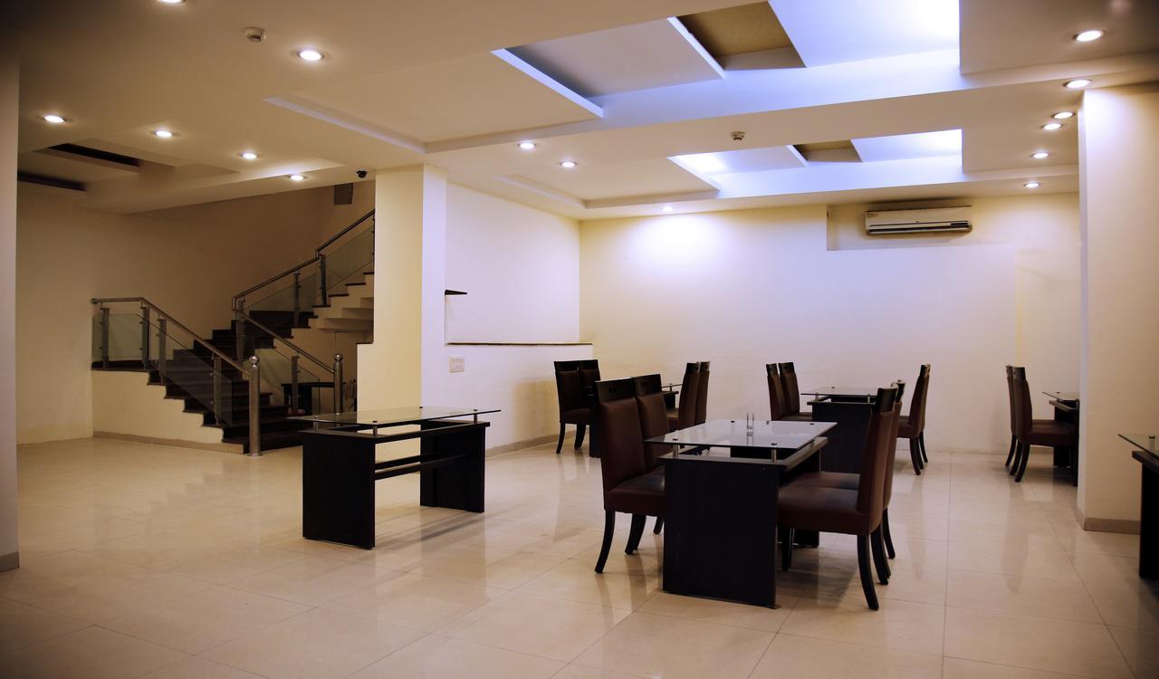 Fabhotel Oasis Dlf Phase 3 คูร์เคาน์ ภายนอก รูปภาพ